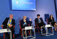 2. септембар 2025. Потпредседница Народне скупштине и председница Одбора за спољне послове Марина Рагуш на 34. Економском форуму