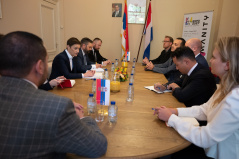 14. мај 2025. Председница Скупштине Србије Ана Брнабић са представницима холандских компанија и представницима Агенције за предузетништво (РВО)