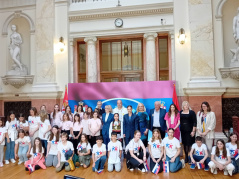 24. maj 2024. Potpredsednica Narodne skupštine Marina Raguš sa učesnicima manifestacije „Svesrpski dečji sabor“