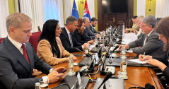 25. фебруар 2025. Представници посланичких група које чине опозицију у Народној скупштини у разговору са известиоцем Европског парламента за Србију