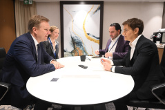 22. maj 2026. Predsednica Narodne skupštine Ana Brnabić sa specijalnim izaslanikom Evropske unije za dijalog Beograda i Prištine Peterom Sorensenom (foto © Peđa Vučković)